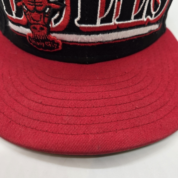Chicago Bulls New Era NBA Basketball Snapback Hat - Picture 3 of 15